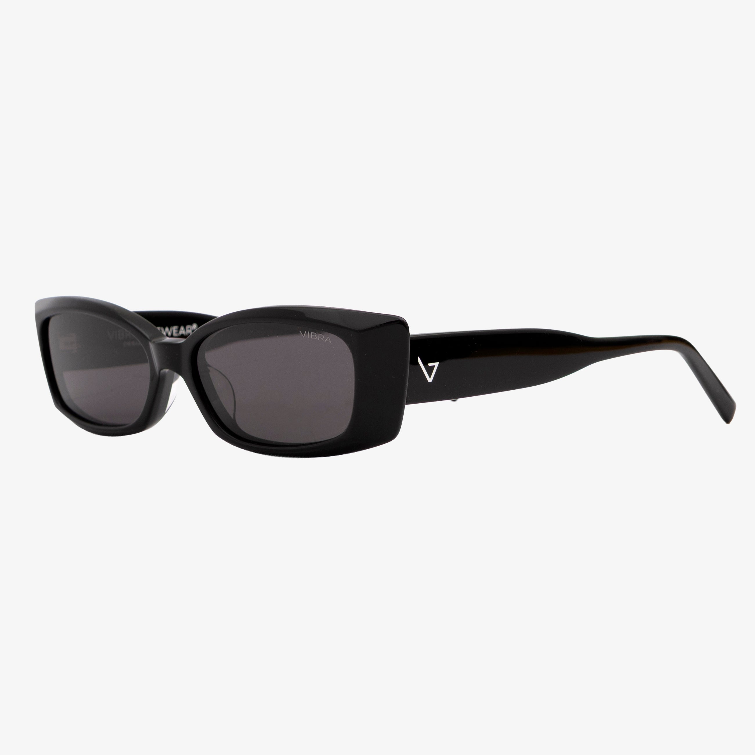 GOU Sonnenbrille mit schwarzer Fassung, Dreiviertelansicht